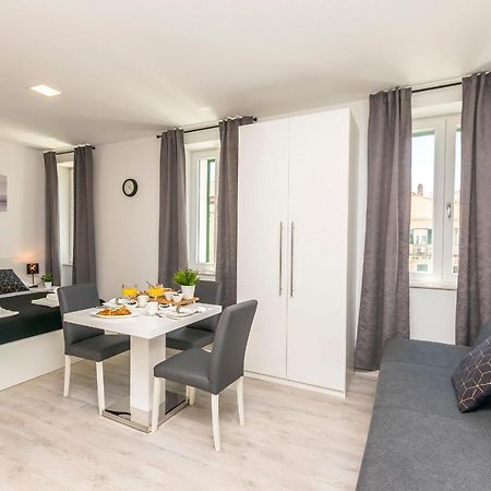 Apartments And Rooms Adriatic Suites Šibenik Esterno foto