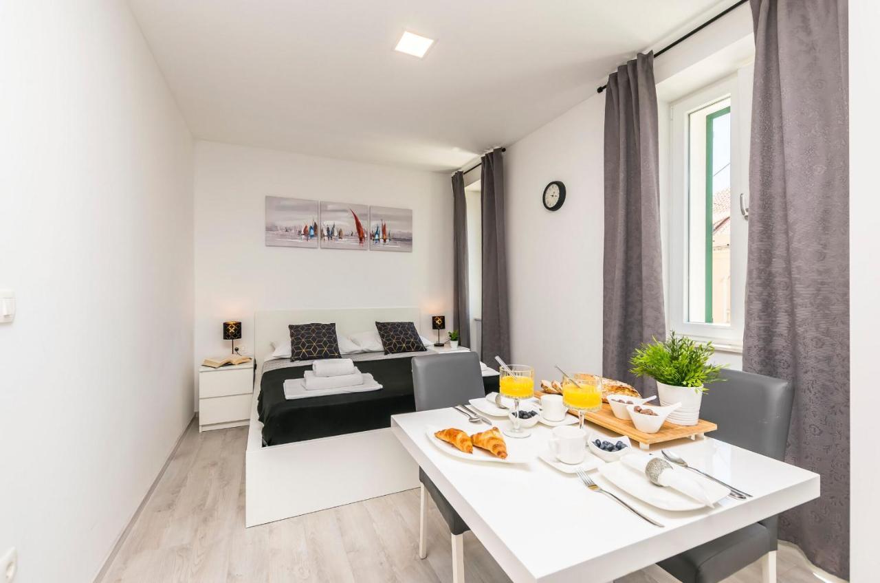 Apartments And Rooms Adriatic Suites Šibenik Esterno foto